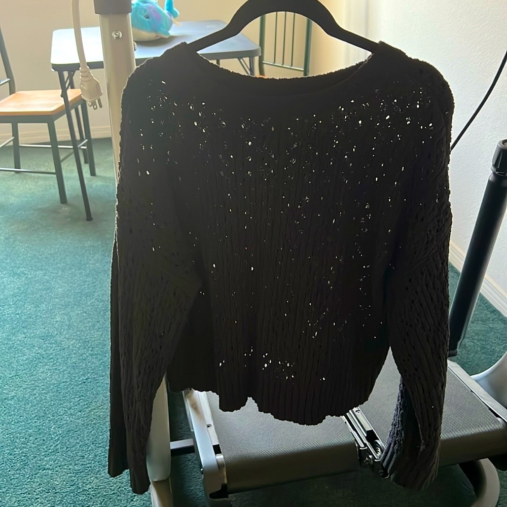 American Eagle black cropped sweater in Small